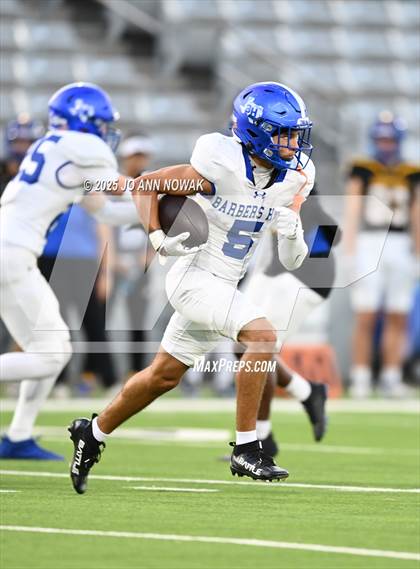 Thumbnail 3 in Barbers Hill vs. Anderson (UIL 5A D1 Football Area Championship) photogallery.