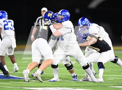 Thumbnail 3 in Barbers Hill vs. Anderson (UIL 5A D1 Football Area Championship) photogallery.
