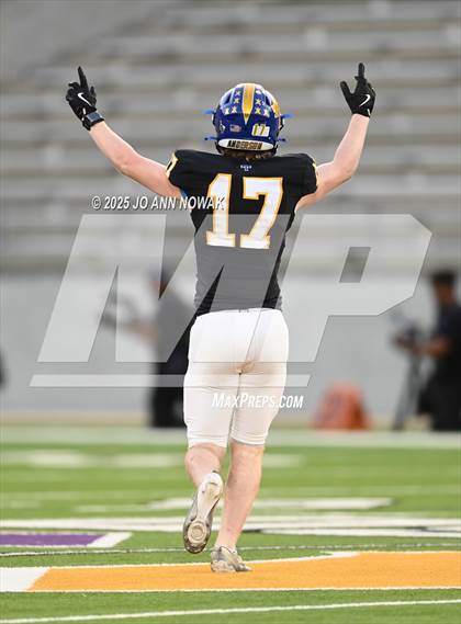 Thumbnail 3 in Barbers Hill vs. Anderson (UIL 5A D1 Football Area Championship) photogallery.