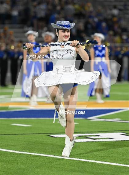 Thumbnail 2 in Barbers Hill vs. Anderson (UIL 5A D1 Football Area Championship) photogallery.