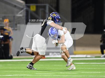 Thumbnail 3 in Barbers Hill vs. Anderson (UIL 5A D1 Football Area Championship) photogallery.