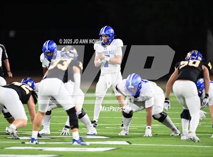 Thumbnail 2 in Barbers Hill vs. Anderson (UIL 5A D1 Football Area Championship) photogallery.