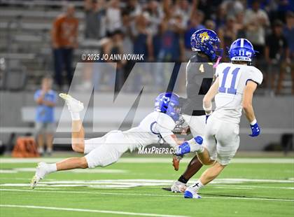 Thumbnail 1 in Barbers Hill vs. Anderson (UIL 5A D1 Football Area Championship) photogallery.