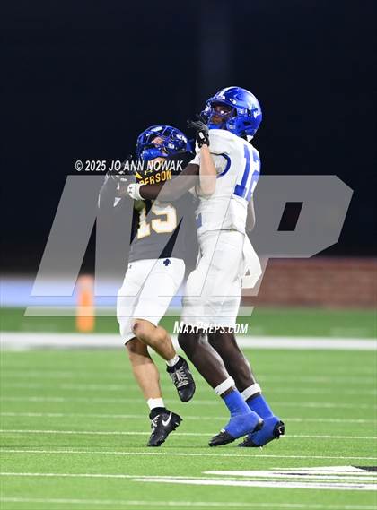 Thumbnail 2 in Barbers Hill vs. Anderson (UIL 5A D1 Football Area Championship) photogallery.