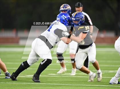 Thumbnail 2 in Barbers Hill vs. Anderson (UIL 5A D1 Football Area Championship) photogallery.