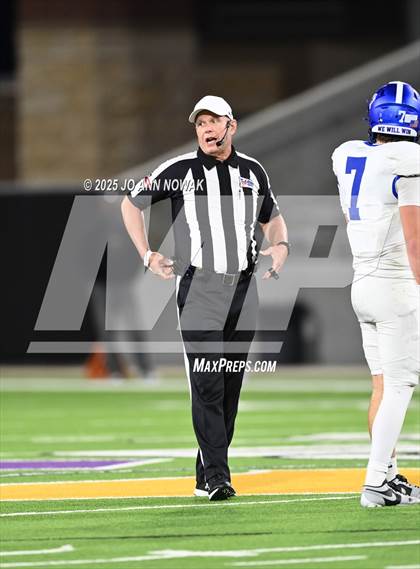 Thumbnail 1 in Barbers Hill vs. Anderson (UIL 5A D1 Football Area Championship) photogallery.