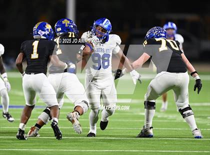 Thumbnail 2 in Barbers Hill vs. Anderson (UIL 5A D1 Football Area Championship) photogallery.
