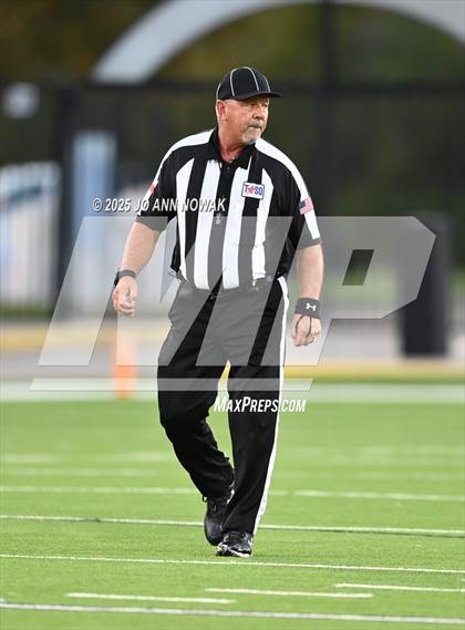 Thumbnail 2 in Barbers Hill vs. Anderson (UIL 5A D1 Football Area Championship) photogallery.