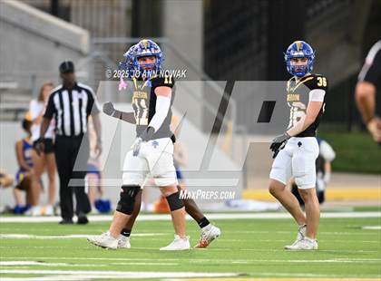 Thumbnail 2 in Barbers Hill vs. Anderson (UIL 5A D1 Football Area Championship) photogallery.