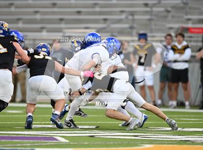 Thumbnail 3 in Barbers Hill vs. Anderson (UIL 5A D1 Football Area Championship) photogallery.