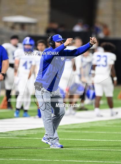 Thumbnail 2 in Barbers Hill vs. Anderson (UIL 5A D1 Football Area Championship) photogallery.