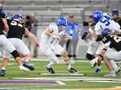Thumbnail 1 in Barbers Hill vs. Anderson (UIL 5A D1 Football Area Championship) photogallery.