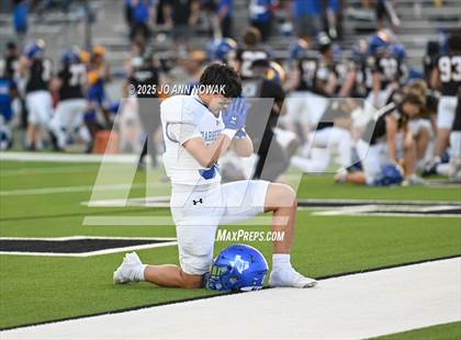 Thumbnail 1 in Barbers Hill vs. Anderson (UIL 5A D1 Football Area Championship) photogallery.