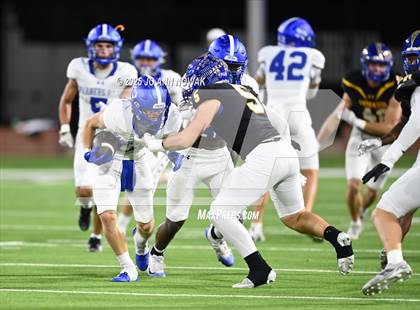 Thumbnail 2 in Barbers Hill vs. Anderson (UIL 5A D1 Football Area Championship) photogallery.