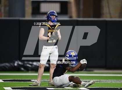 Thumbnail 1 in Barbers Hill vs. Anderson (UIL 5A D1 Football Area Championship) photogallery.