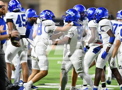 Thumbnail 2 in Barbers Hill vs. Anderson (UIL 5A D1 Football Area Championship) photogallery.