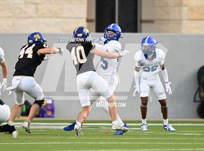 Thumbnail 1 in Barbers Hill vs. Anderson (UIL 5A D1 Football Area Championship) photogallery.