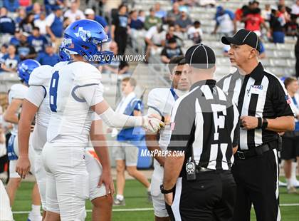 Thumbnail 3 in Barbers Hill vs. Anderson (UIL 5A D1 Football Area Championship) photogallery.