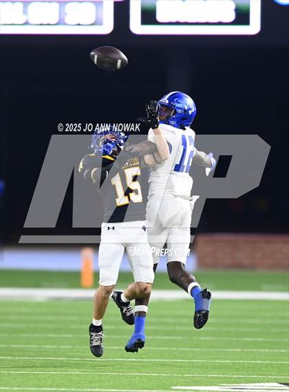 Thumbnail 3 in Barbers Hill vs. Anderson (UIL 5A D1 Football Area Championship) photogallery.