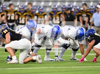 Thumbnail 1 in Barbers Hill vs. Anderson (UIL 5A D1 Football Area Championship) photogallery.