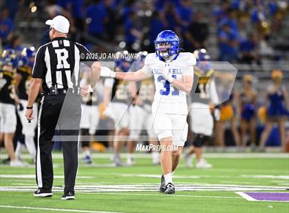 Thumbnail 3 in Barbers Hill vs. Anderson (UIL 5A D1 Football Area Championship) photogallery.