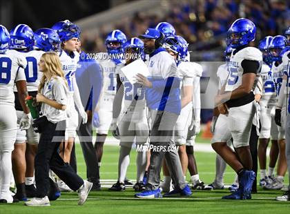 Thumbnail 3 in Barbers Hill vs. Anderson (UIL 5A D1 Football Area Championship) photogallery.