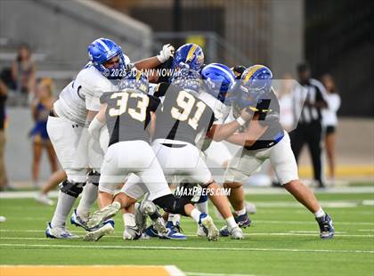 Thumbnail 1 in Barbers Hill vs. Anderson (UIL 5A D1 Football Area Championship) photogallery.