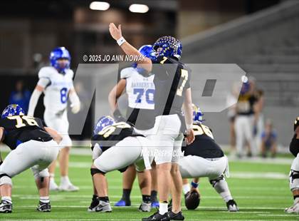 Thumbnail 3 in Barbers Hill vs. Anderson (UIL 5A D1 Football Area Championship) photogallery.