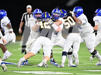 Thumbnail 2 in Barbers Hill vs. Anderson (UIL 5A D1 Football Area Championship) photogallery.