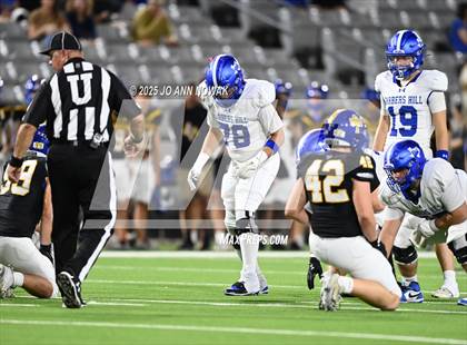Thumbnail 2 in Barbers Hill vs. Anderson (UIL 5A D1 Football Area Championship) photogallery.