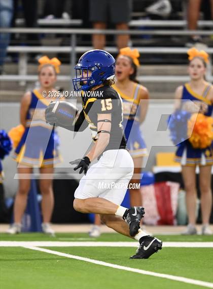 Thumbnail 3 in Barbers Hill vs. Anderson (UIL 5A D1 Football Area Championship) photogallery.