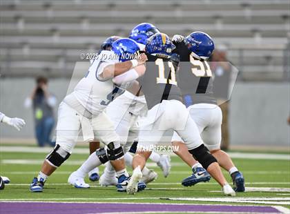 Thumbnail 1 in Barbers Hill vs. Anderson (UIL 5A D1 Football Area Championship) photogallery.