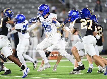 Thumbnail 2 in Barbers Hill vs. Anderson (UIL 5A D1 Football Area Championship) photogallery.