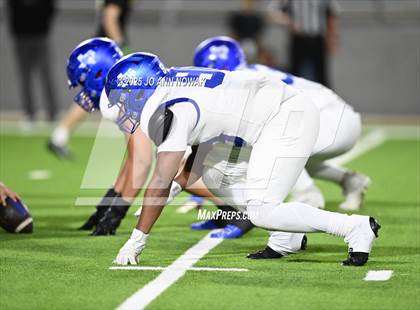 Thumbnail 2 in Barbers Hill vs. Anderson (UIL 5A D1 Football Area Championship) photogallery.