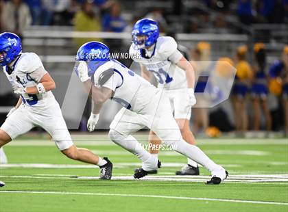 Thumbnail 1 in Barbers Hill vs. Anderson (UIL 5A D1 Football Area Championship) photogallery.
