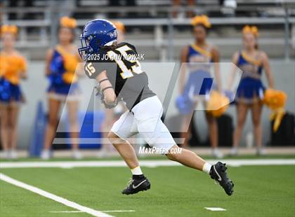 Thumbnail 2 in Barbers Hill vs. Anderson (UIL 5A D1 Football Area Championship) photogallery.