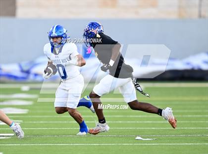 Thumbnail 3 in Barbers Hill vs. Anderson (UIL 5A D1 Football Area Championship) photogallery.