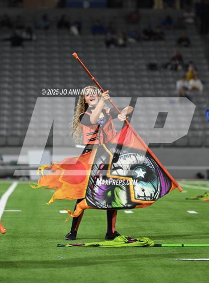 Thumbnail 2 in Barbers Hill vs. Anderson (UIL 5A D1 Football Area Championship) photogallery.