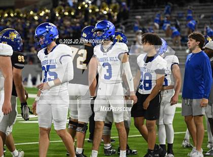 Thumbnail 2 in Barbers Hill vs. Anderson (UIL 5A D1 Football Area Championship) photogallery.