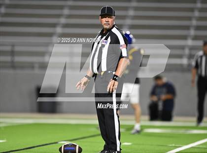 Thumbnail 3 in Barbers Hill vs. Anderson (UIL 5A D1 Football Area Championship) photogallery.