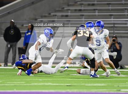 Thumbnail 1 in Barbers Hill vs. Anderson (UIL 5A D1 Football Area Championship) photogallery.