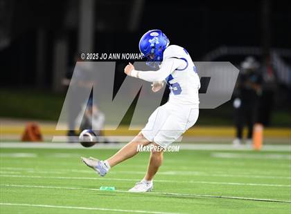 Thumbnail 1 in Barbers Hill vs. Anderson (UIL 5A D1 Football Area Championship) photogallery.