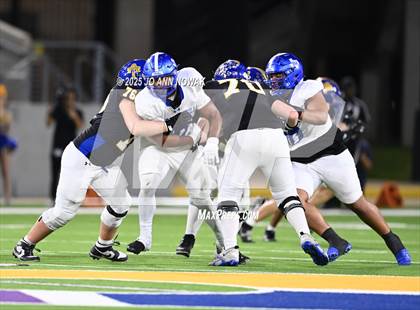 Thumbnail 3 in Barbers Hill vs. Anderson (UIL 5A D1 Football Area Championship) photogallery.