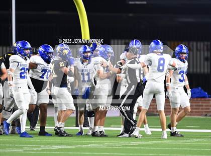 Thumbnail 3 in Barbers Hill vs. Anderson (UIL 5A D1 Football Area Championship) photogallery.