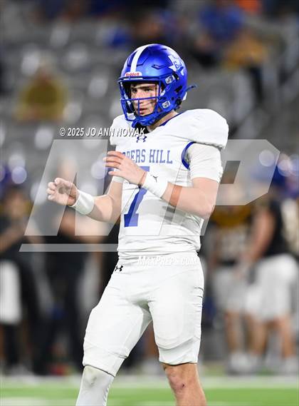 Thumbnail 2 in Barbers Hill vs. Anderson (UIL 5A D1 Football Area Championship) photogallery.