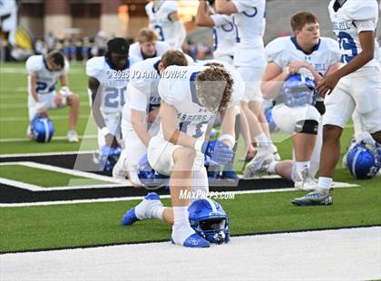 Thumbnail 3 in Barbers Hill vs. Anderson (UIL 5A D1 Football Area Championship) photogallery.