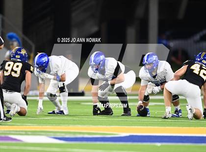 Thumbnail 3 in Barbers Hill vs. Anderson (UIL 5A D1 Football Area Championship) photogallery.