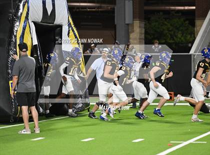 Thumbnail 3 in Barbers Hill vs. Anderson (UIL 5A D1 Football Area Championship) photogallery.