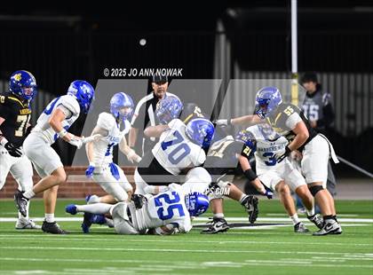 Thumbnail 2 in Barbers Hill vs. Anderson (UIL 5A D1 Football Area Championship) photogallery.