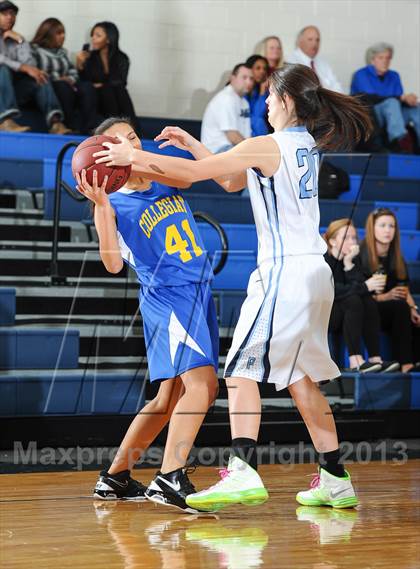 Thumbnail 3 in Charleston Collegiate vs. Pinewood Prep photogallery.